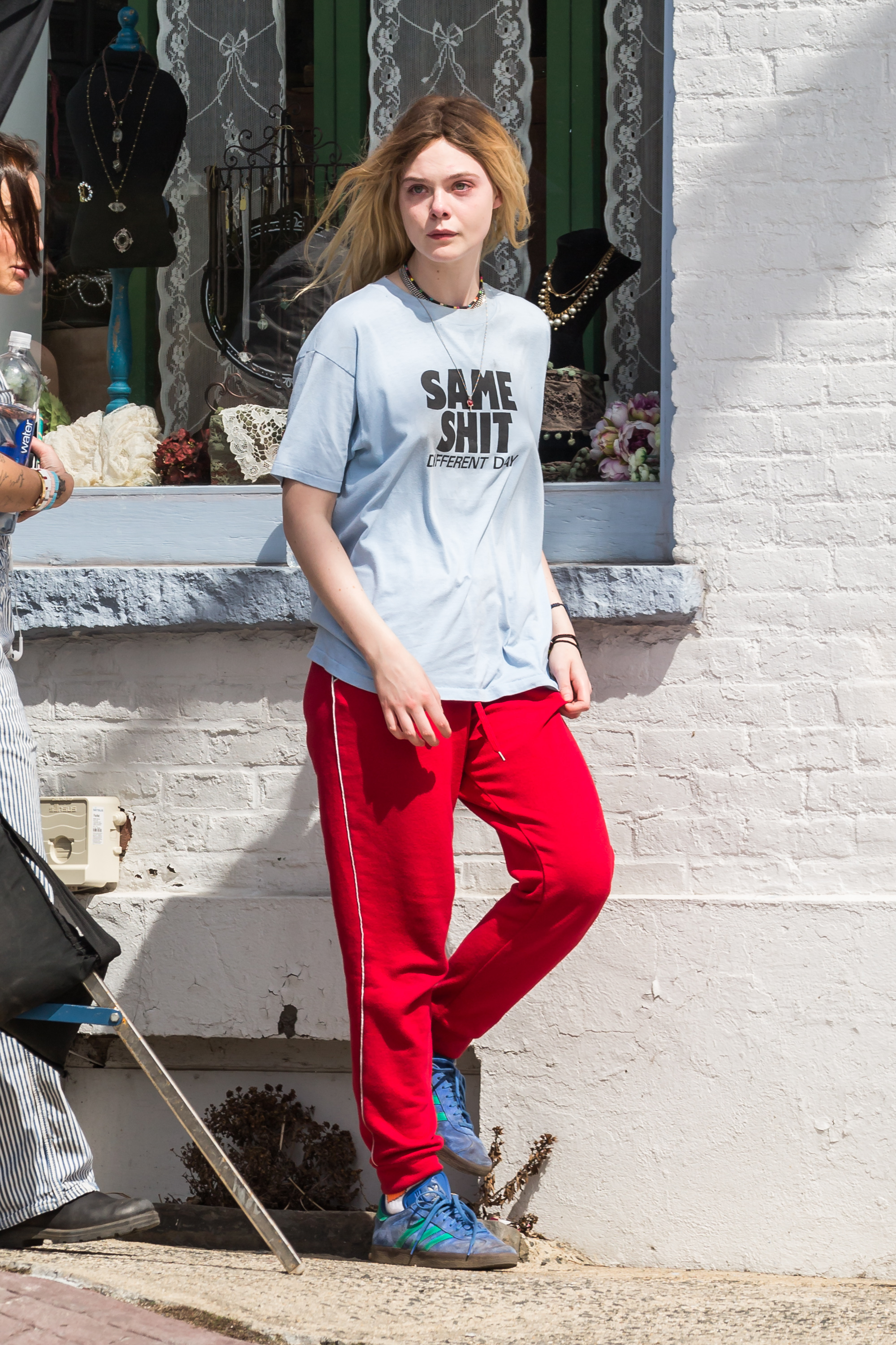 totally-elle-alone-now-set-2017-04-12-11.jpg