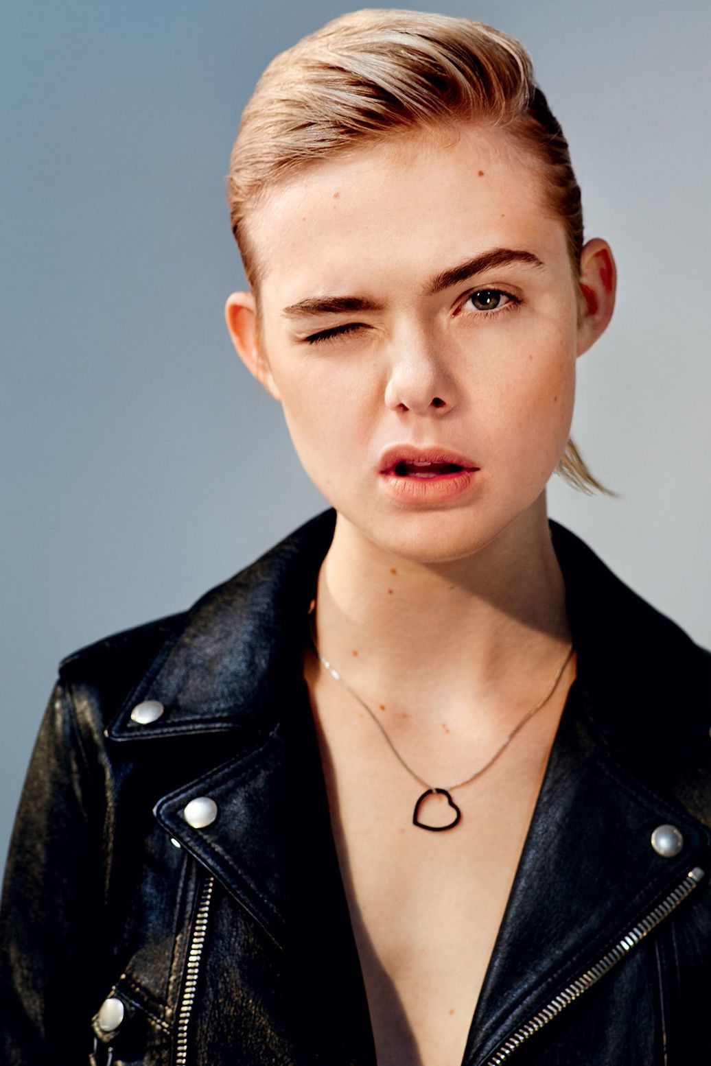 totally-elle-photoshoot-2015-collier-schorr-004.jpg