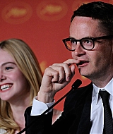 totally-elle-2016-neon-demon-cannes-conference-024.jpg