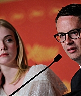 totally-elle-2016-neon-demon-cannes-conference-042.jpg