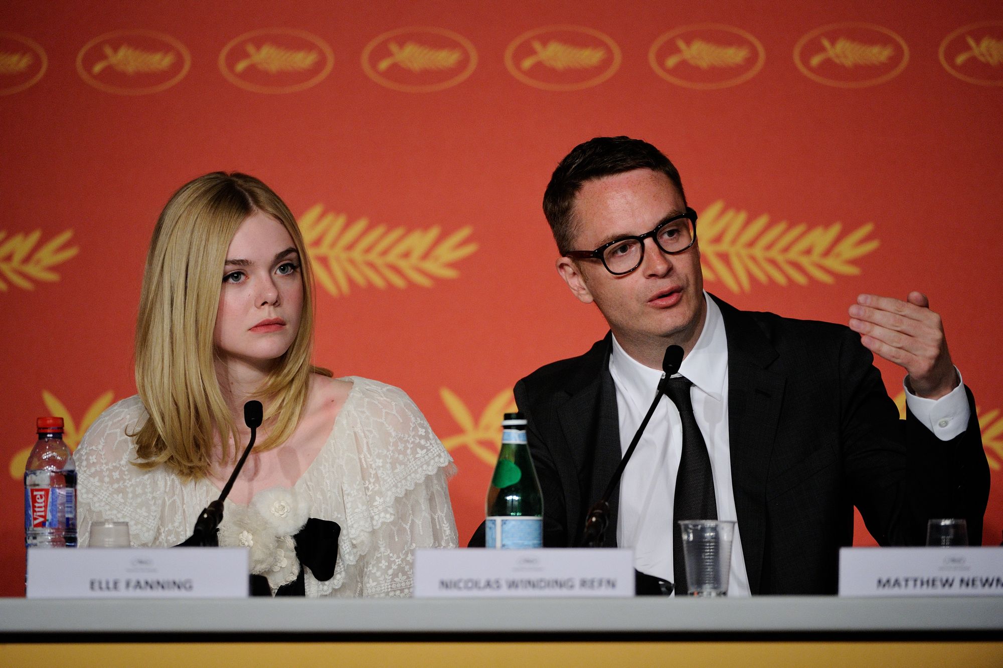 totally-elle-2016-neon-demon-cannes-conference-033.jpg