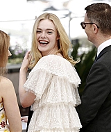 totally-elle-2016-neon-demon-cannes-photocall-005.jpg