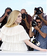 totally-elle-2016-neon-demon-cannes-photocall-121.jpg