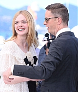 totally-elle-2016-neon-demon-cannes-photocall-165.jpg