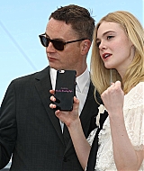 totally-elle-2016-neon-demon-cannes-photocall-196.jpg
