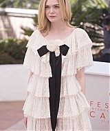totally-elle-2016-neon-demon-cannes-photocall-223.jpg