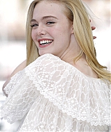 totally-elle-2016-neon-demon-cannes-photocall-270.jpg