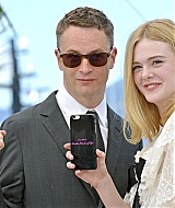 totally-elle-2016-neon-demon-cannes-photocall-294.jpg