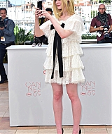 totally-elle-2016-neon-demon-cannes-photocall-334.jpg