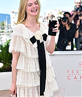 totally-elle-2016-neon-demon-cannes-photocall-336.jpg