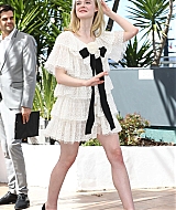 totally-elle-2016-neon-demon-cannes-photocall-387.jpg