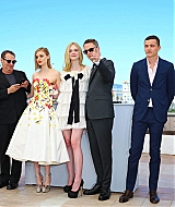 totally-elle-2016-neon-demon-cannes-photocall-419.jpg