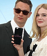 totally-elle-2016-neon-demon-cannes-photocall-432.jpg