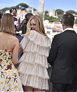 totally-elle-2016-neon-demon-cannes-photocall-469.jpg