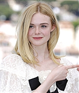 totally-elle-2016-neon-demon-cannes-photocall-538.jpg