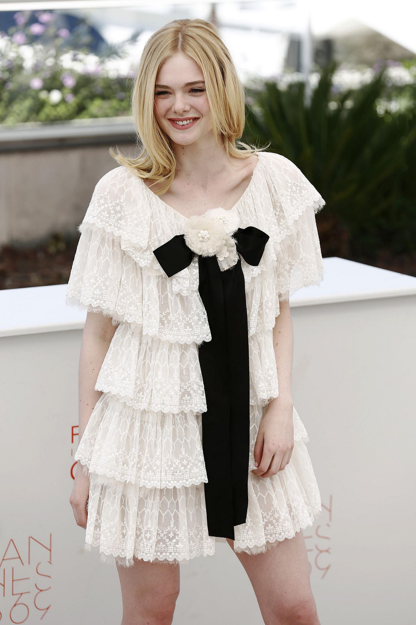 totally-elle-2016-neon-demon-cannes-photocall-036.jpg