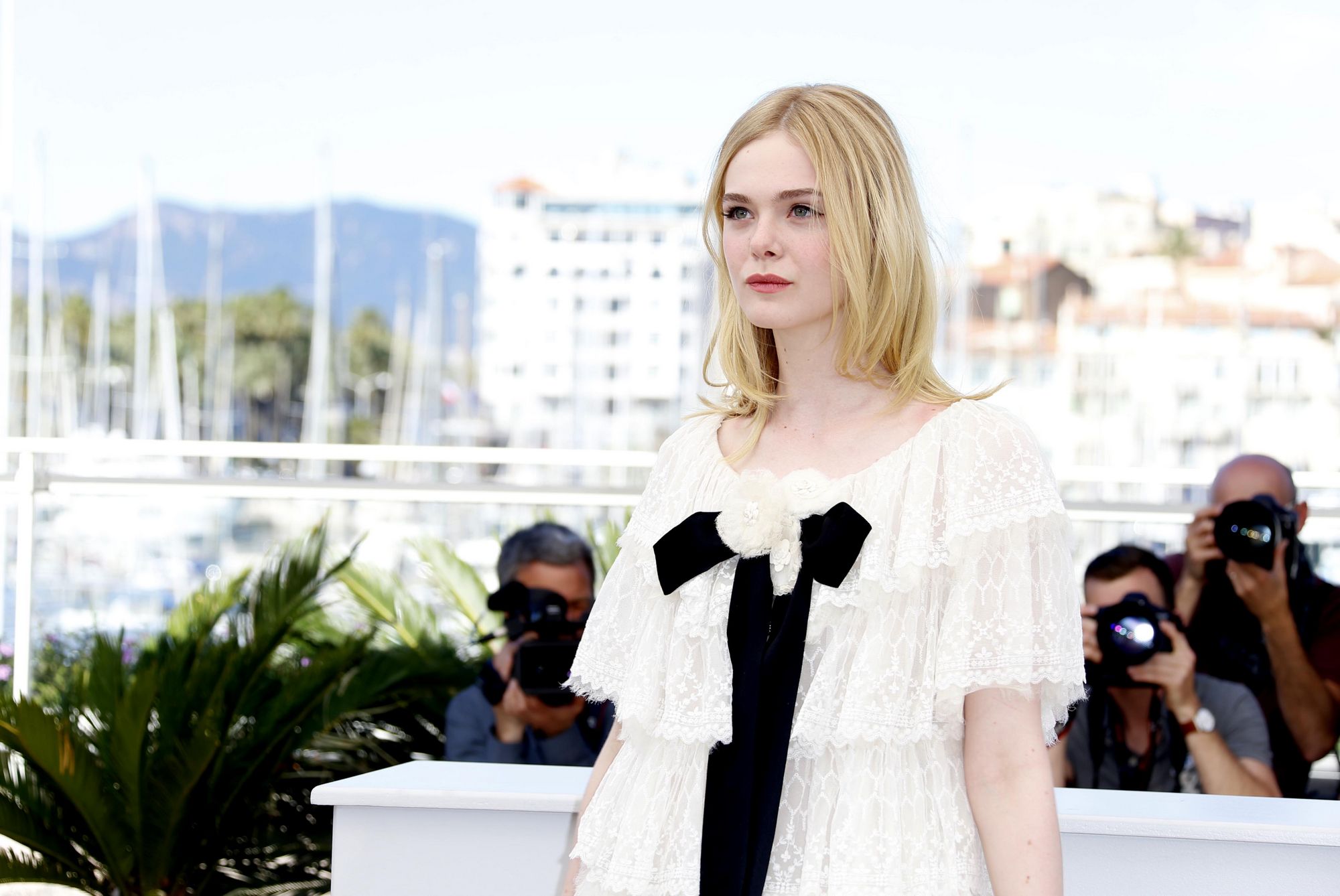 totally-elle-2016-neon-demon-cannes-photocall-117.jpg
