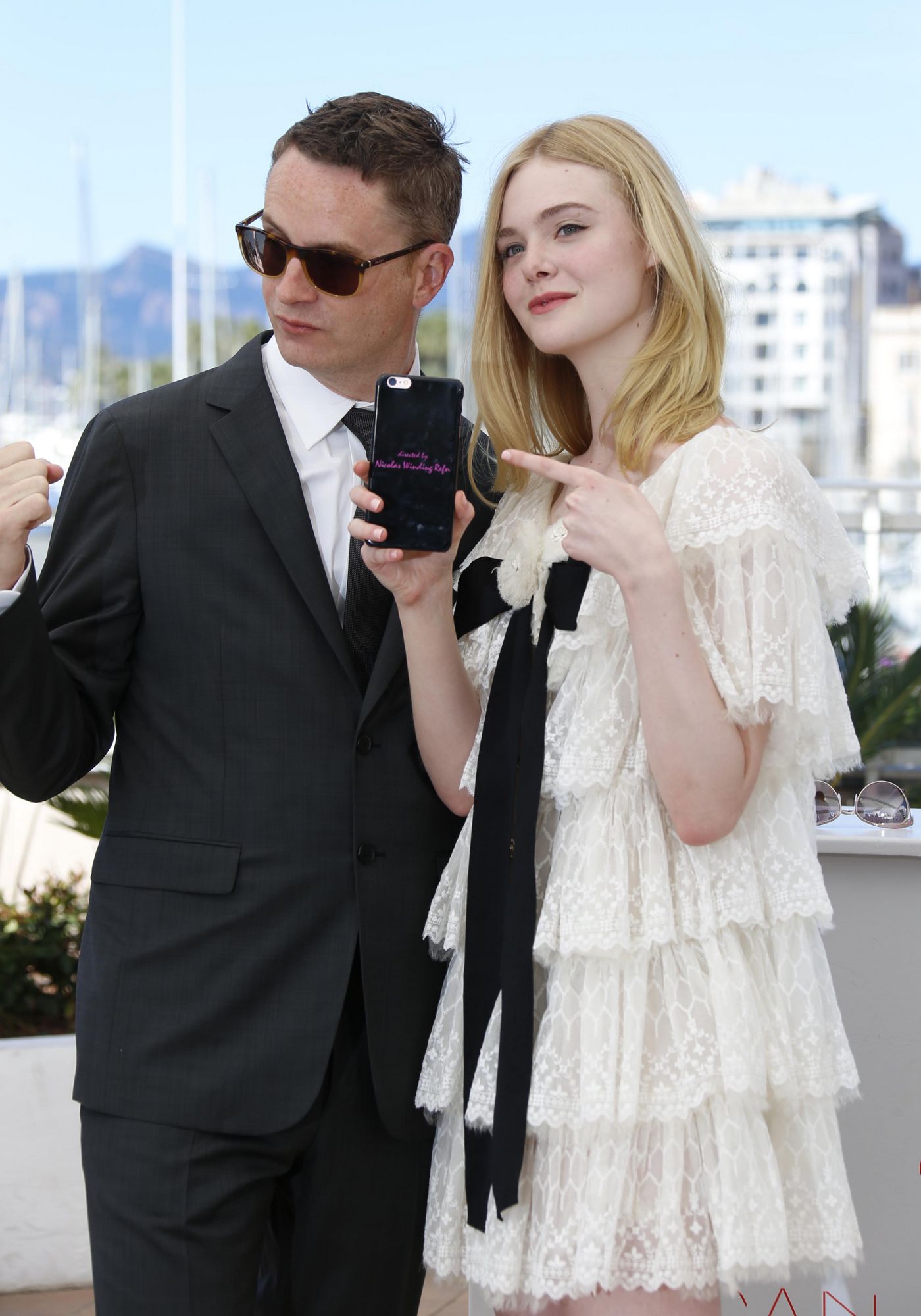 totally-elle-2016-neon-demon-cannes-photocall-149.jpg