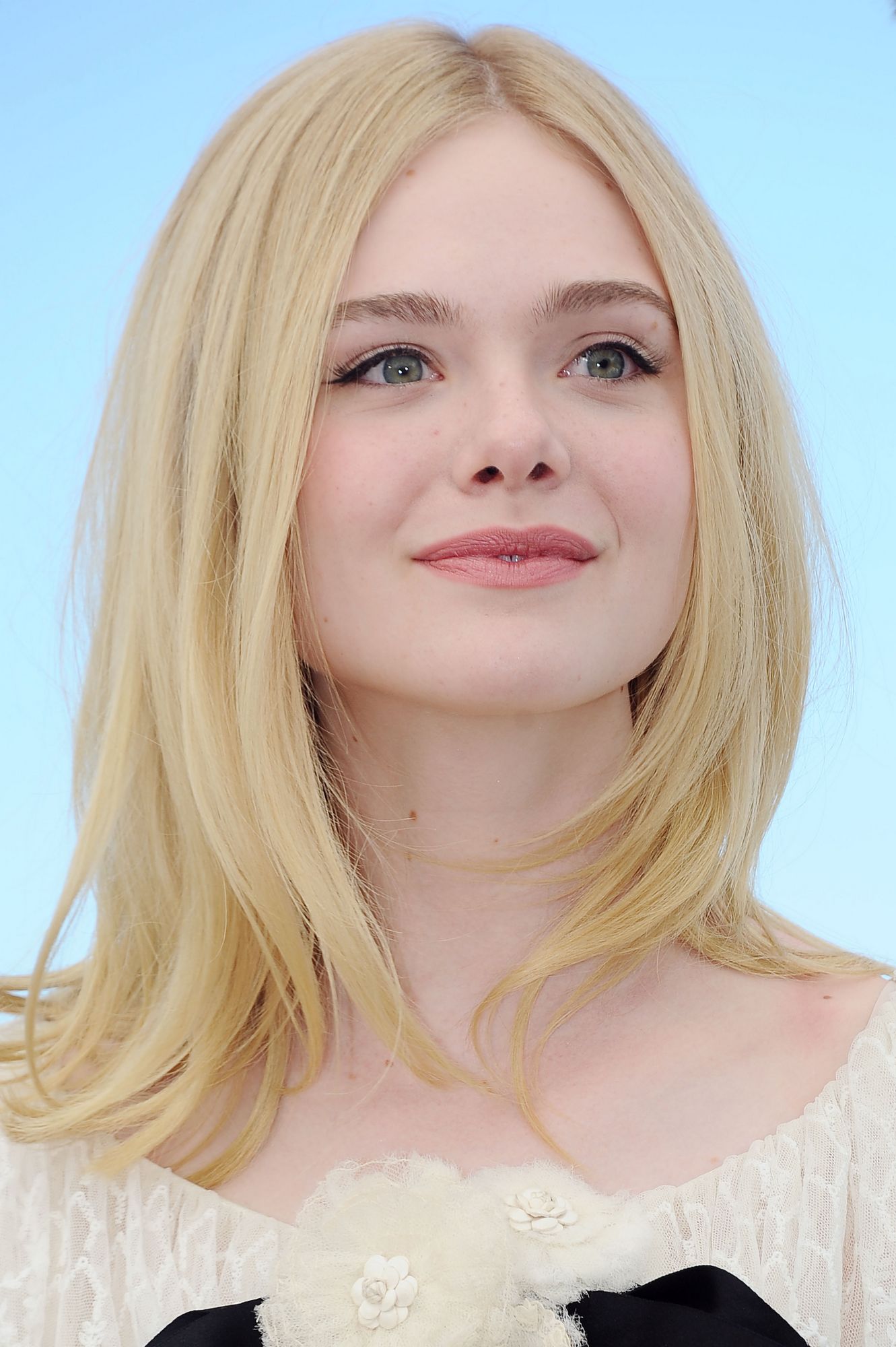 totally-elle-2016-neon-demon-cannes-photocall-245.jpg