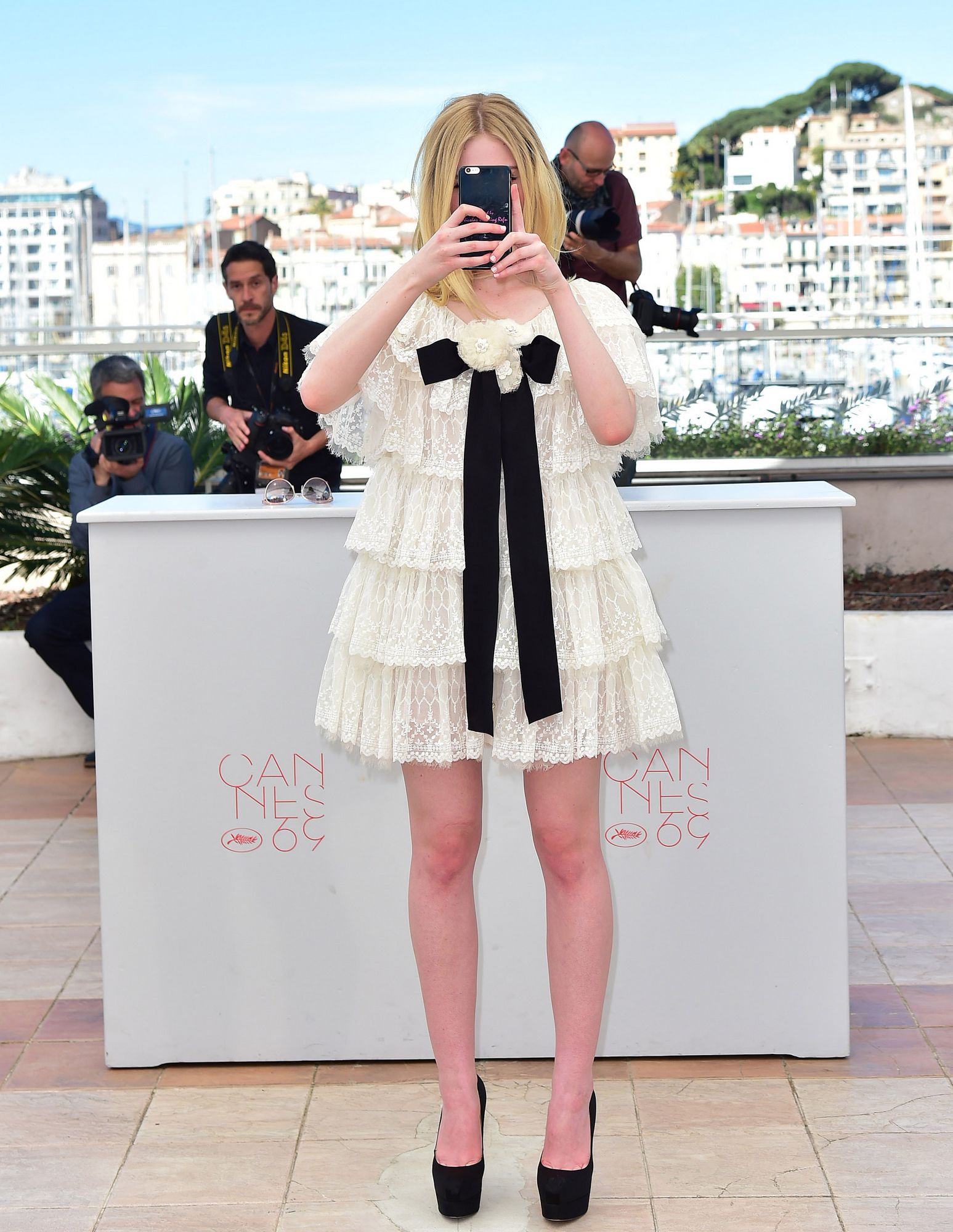 totally-elle-2016-neon-demon-cannes-photocall-335.jpg