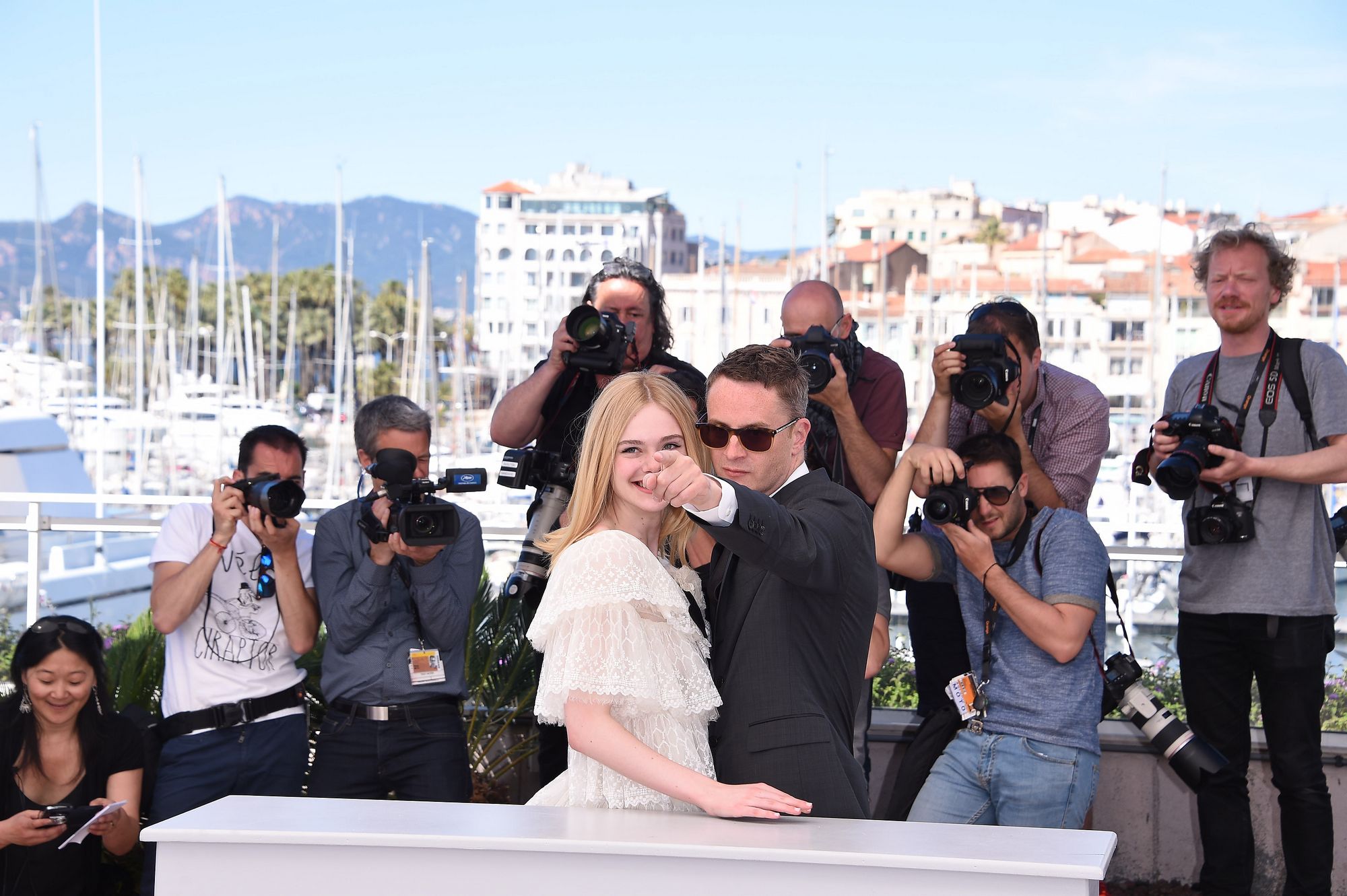 totally-elle-2016-neon-demon-cannes-photocall-351.jpg