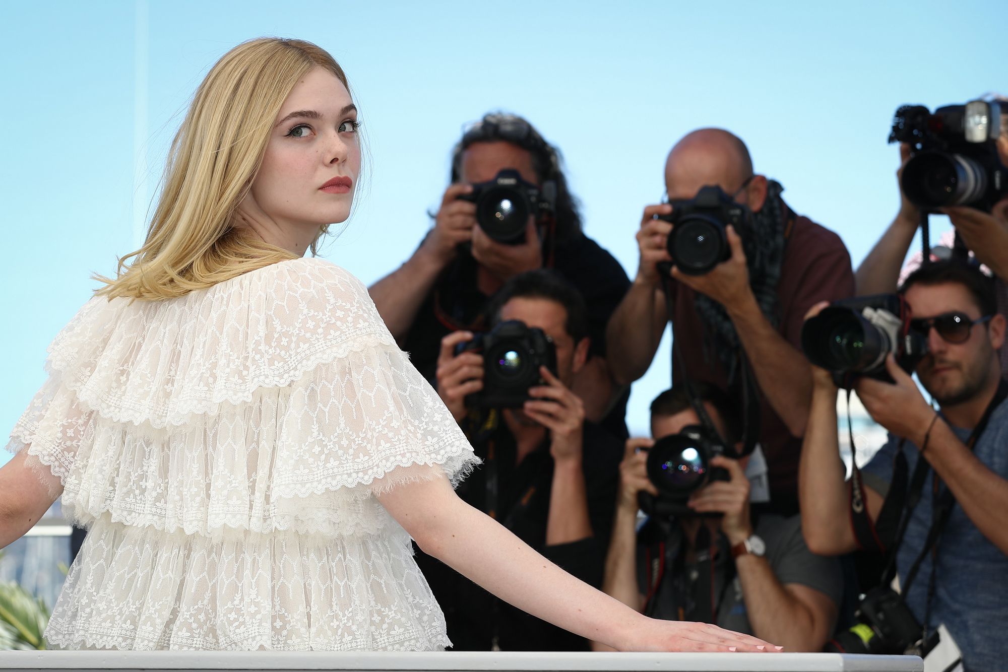 totally-elle-2016-neon-demon-cannes-photocall-399.jpg