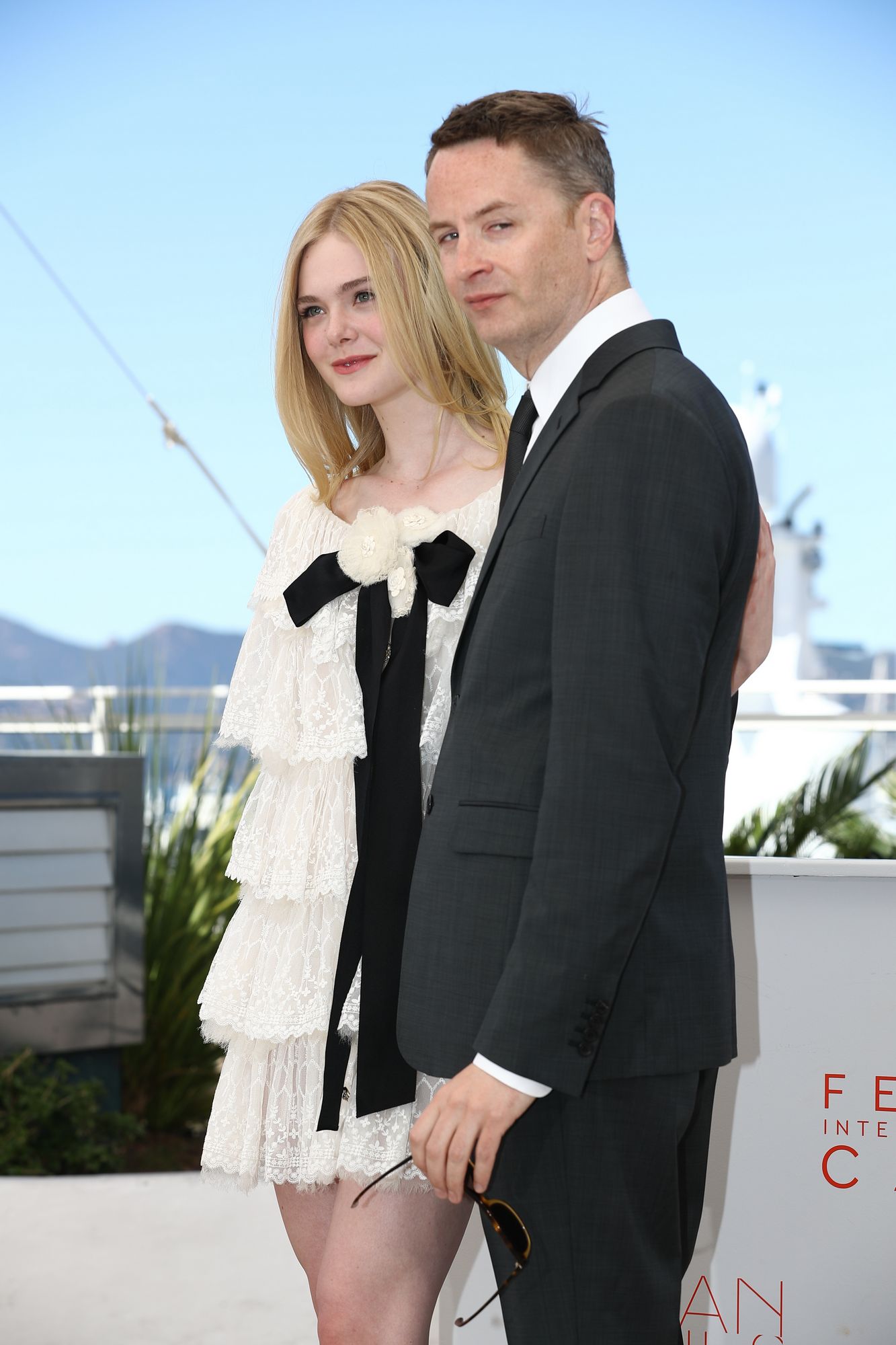 totally-elle-2016-neon-demon-cannes-photocall-429.jpg
