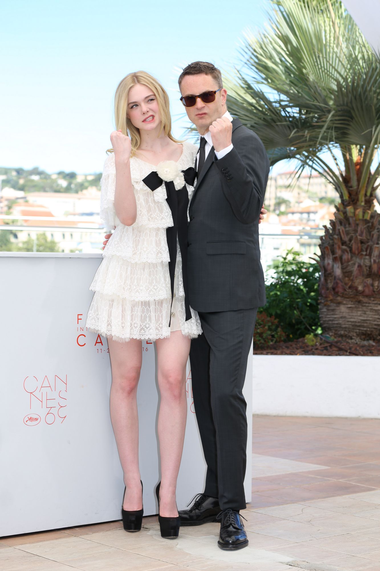 totally-elle-2016-neon-demon-cannes-photocall-441.jpg