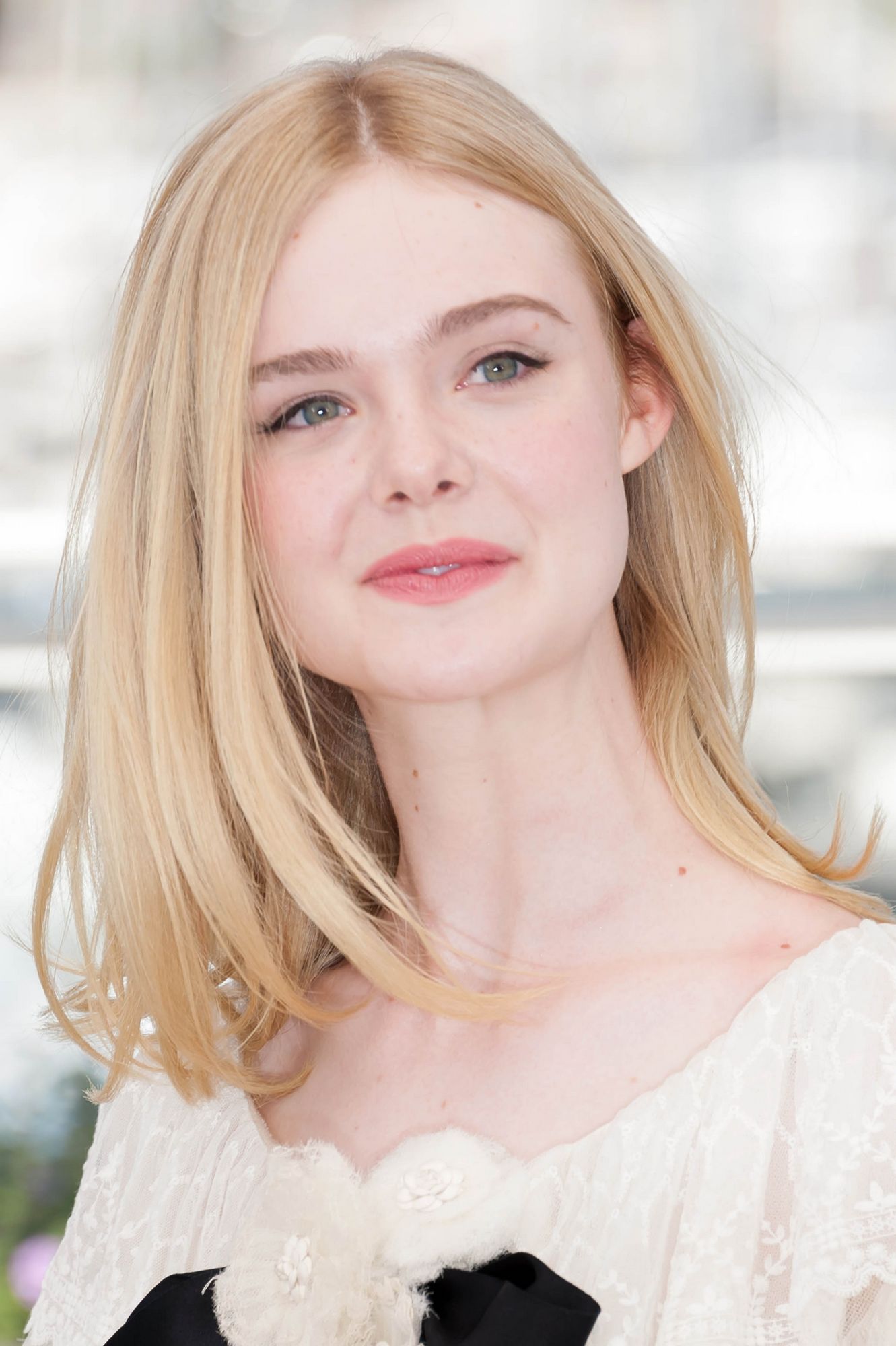 totally-elle-2016-neon-demon-cannes-photocall-498.jpg