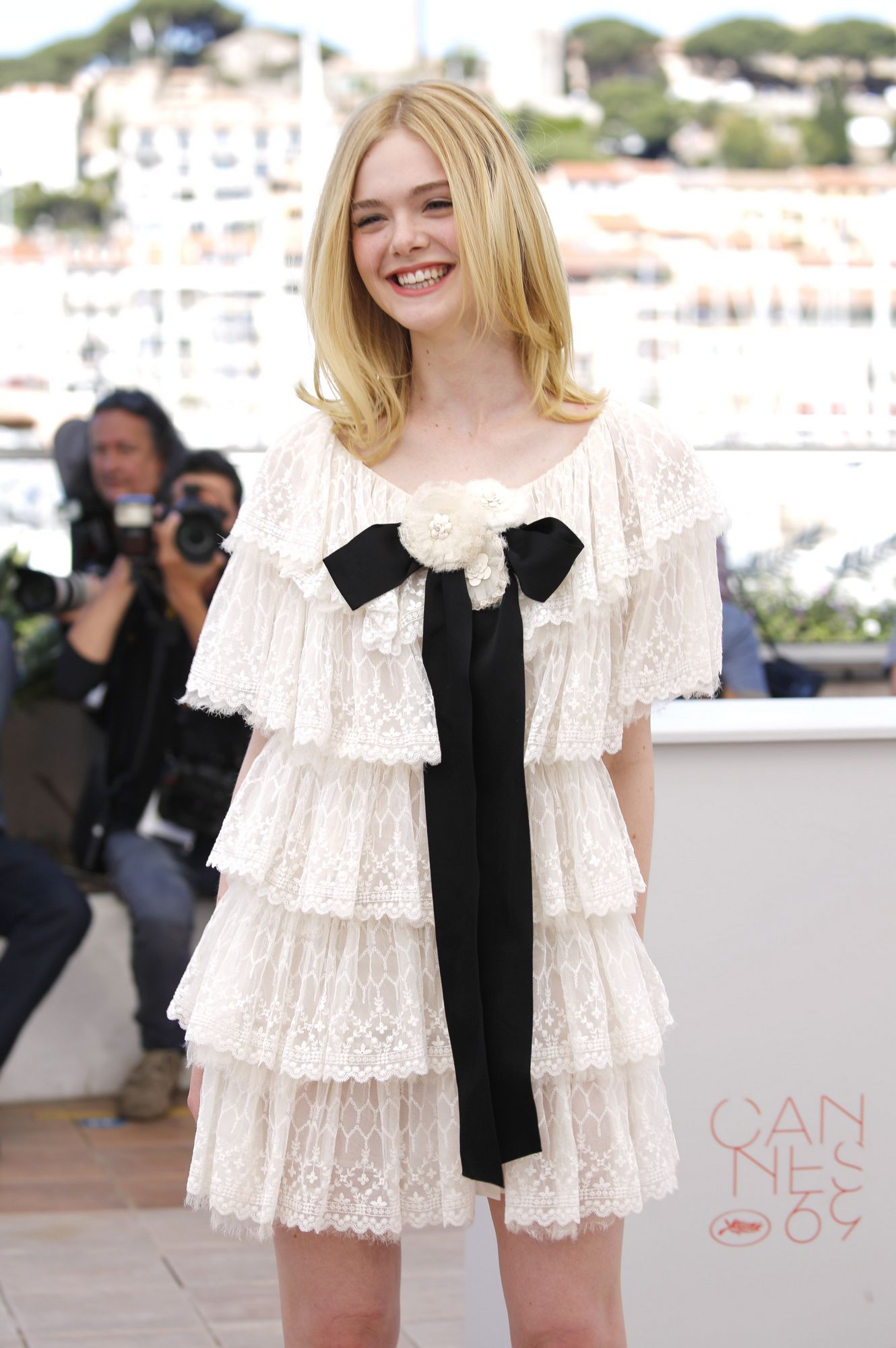 totally-elle-2016-neon-demon-cannes-photocall-542.jpg