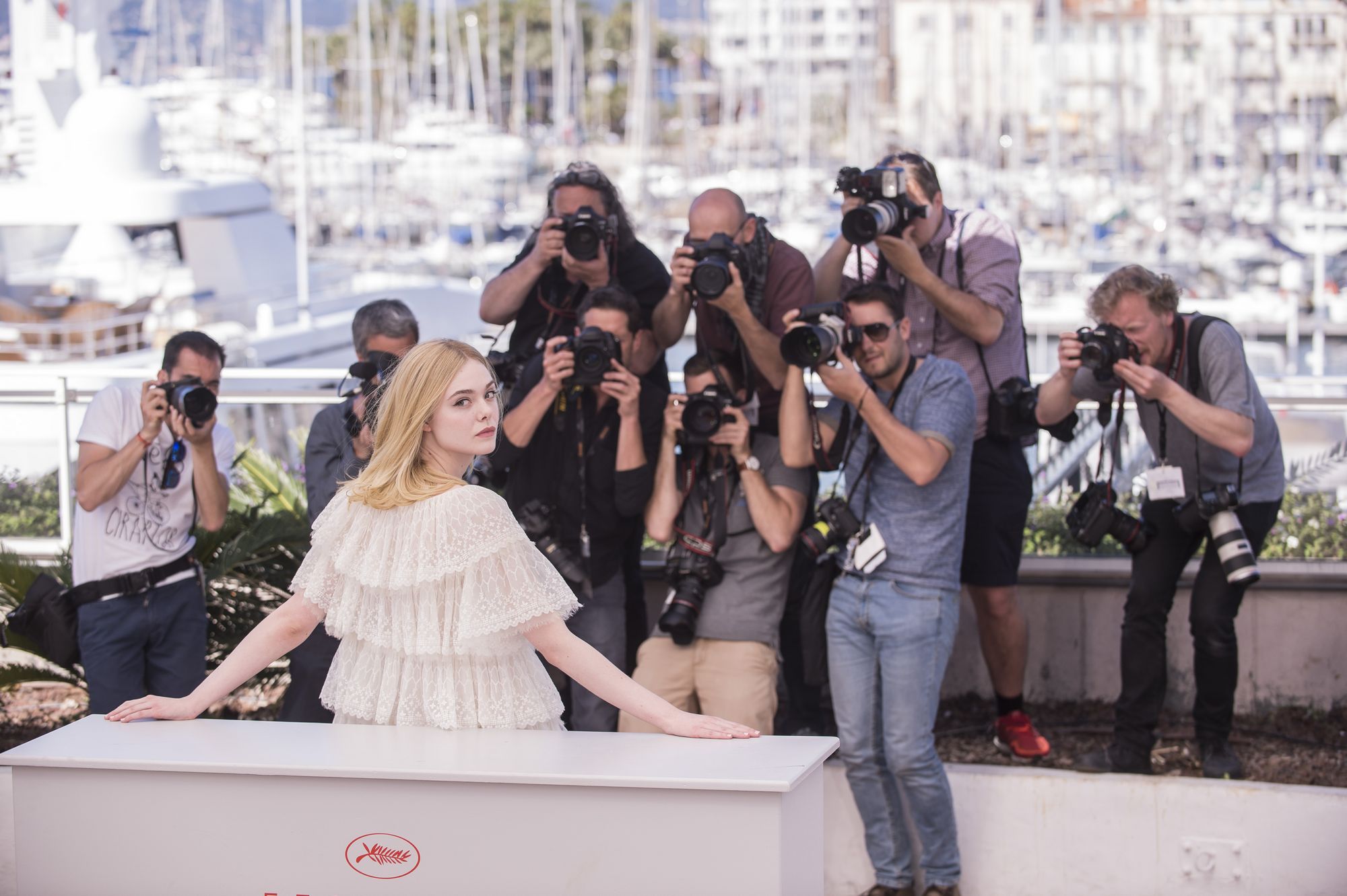totally-elle-2016-neon-demon-cannes-photocall-557.jpg