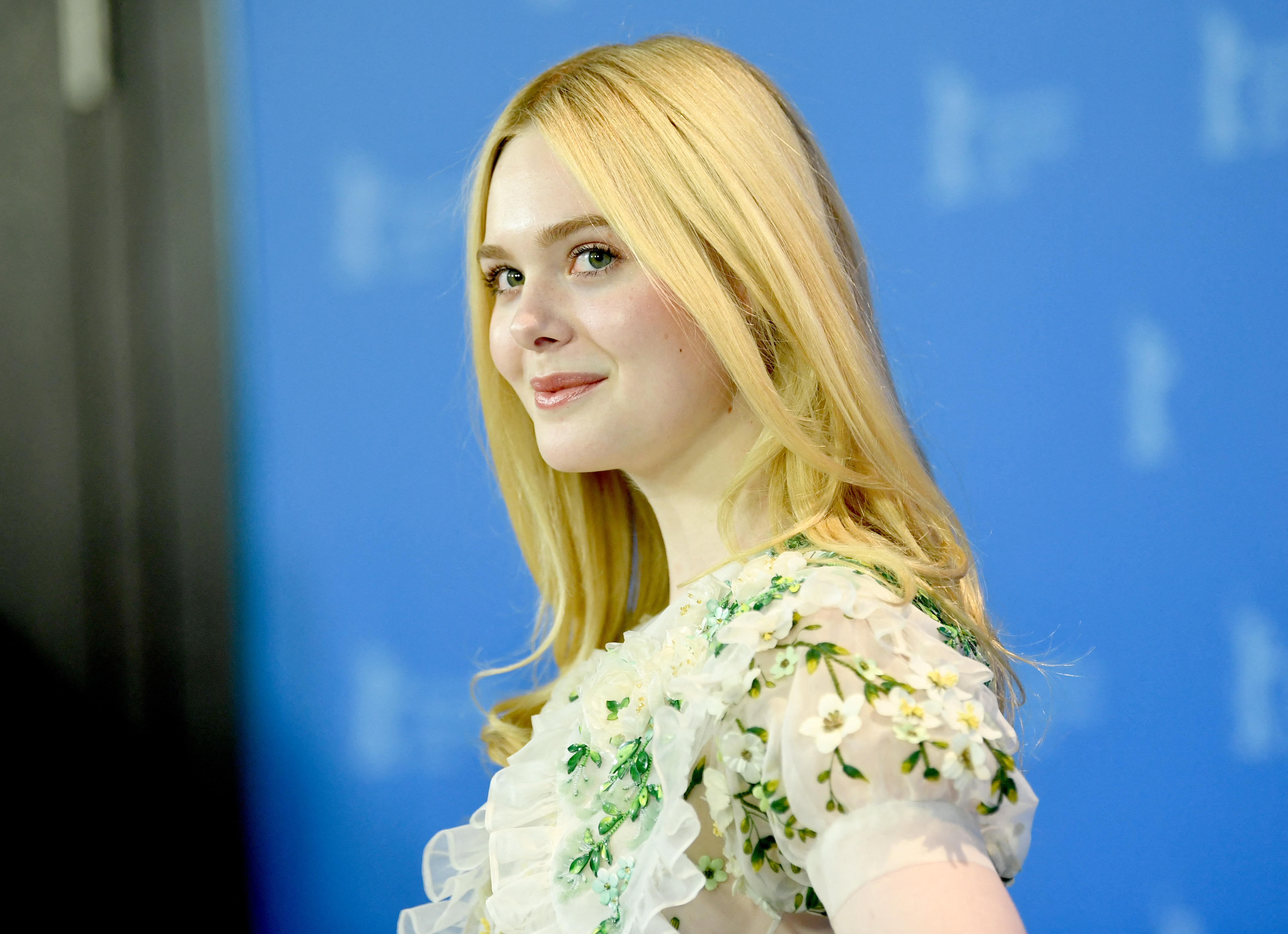 totallyelle-theroadsnottakenphotocall-034.jpg