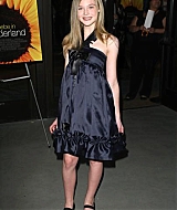 premieres_09phoebeinwonderland098.jpg