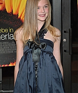 premieres_09phoebeinwonderland177.jpg