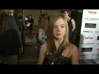 premieres_screencaps_phoeberedcarpet011.jpg