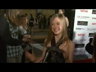 premieres_screencaps_phoeberedcarpet027.jpg