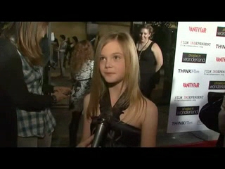premieres_screencaps_phoeberedcarpet030.jpg
