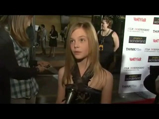 premieres_screencaps_phoeberedcarpet031.jpg