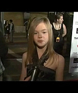 premieres_screencaps_phoeberedcarpet035.jpg