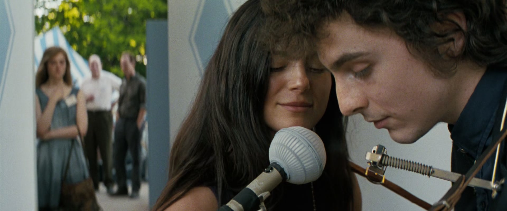 A_Complete_Unknown_2024_1080p_015080.jpg
